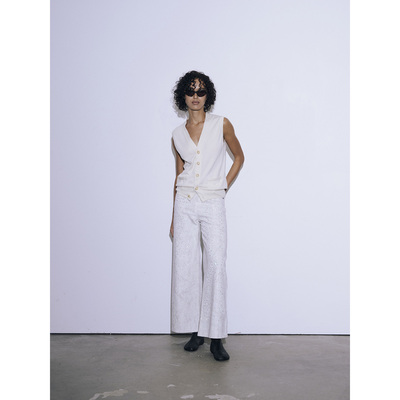 白色直筒满钻牛仔裤