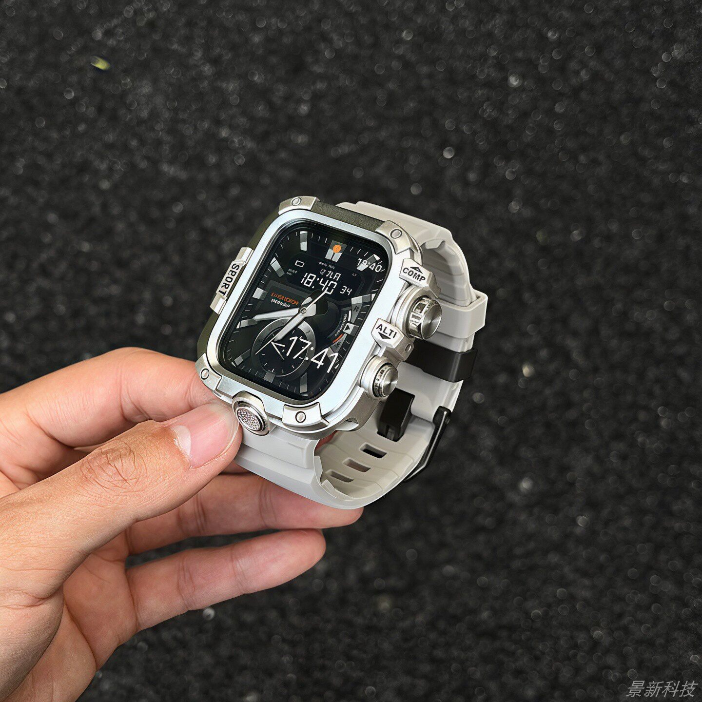 适用苹果手表S12小泥王金属保护壳边框applewatch11/10镂空保护套