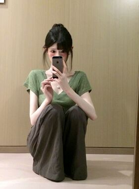 韩系复古拼接微透v领绿色短袖t恤女夏季修身显瘦基础款百搭上衣潮