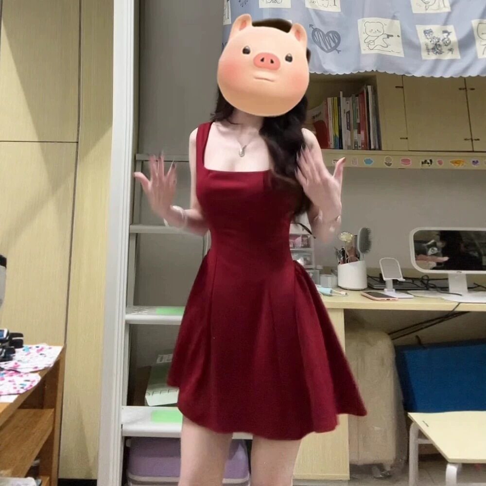 2026新款韩系氛围感红色吊带连衣裙子女夏小个子气质辣妹收腰短裙