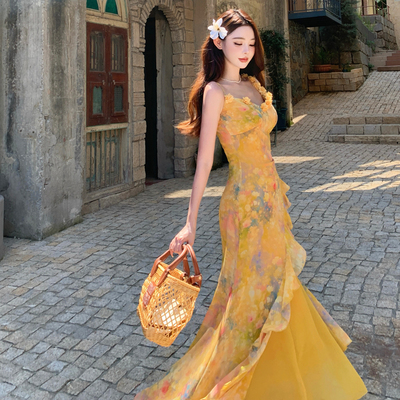 海边度假雪纺黄色连衣裙女夏新疆穿搭多巴胺吊带长裙