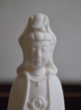 创意新中式陶瓷观音观世音菩萨佛像供奉禅意家居摆件客厅书架饰品