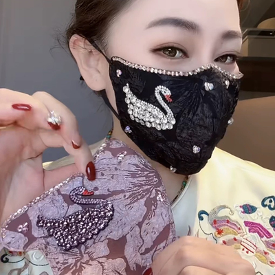 2025新款带钻面罩网红缎纹蝴蝶压花天鹅水钻超闪装饰口罩秋冬款