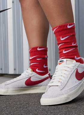 Nike/耐克正品四季款女士低帮复古潮流系带轻便板鞋FQ8060-100