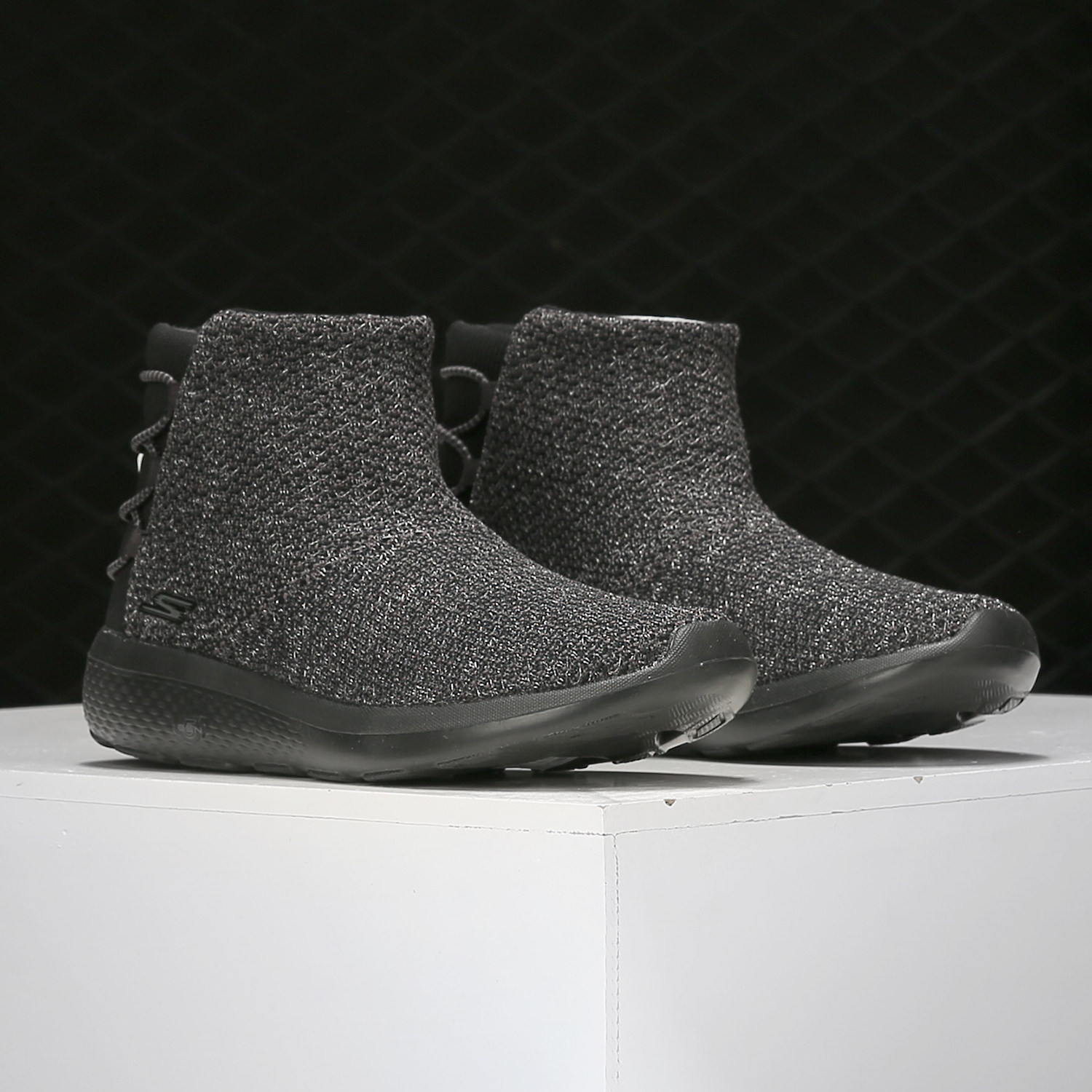 Skechers/斯凯奇正品 当季新款编织毛里一脚套女子时尚运动休闲鞋