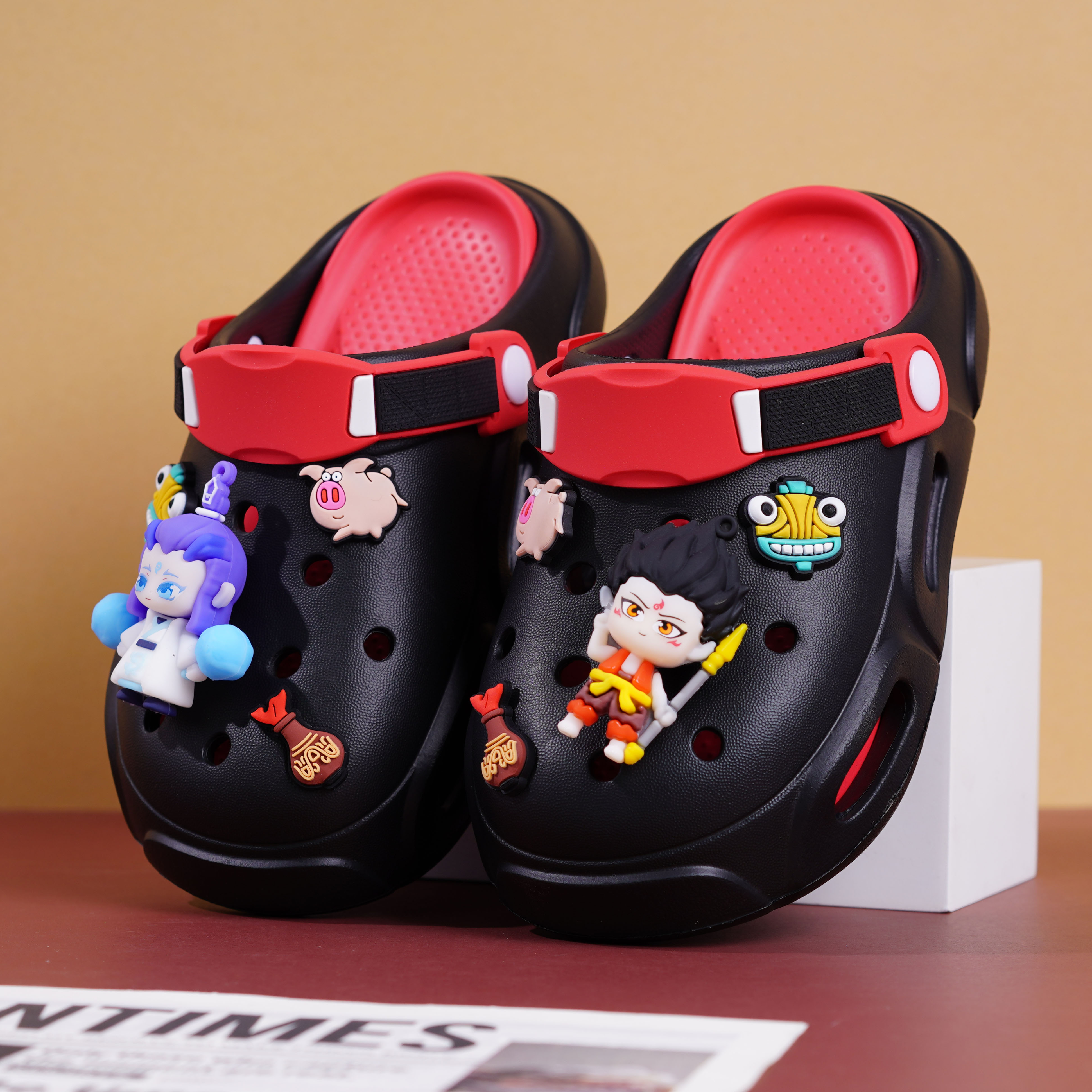 哪吒儿童洞洞鞋2025新款夏季