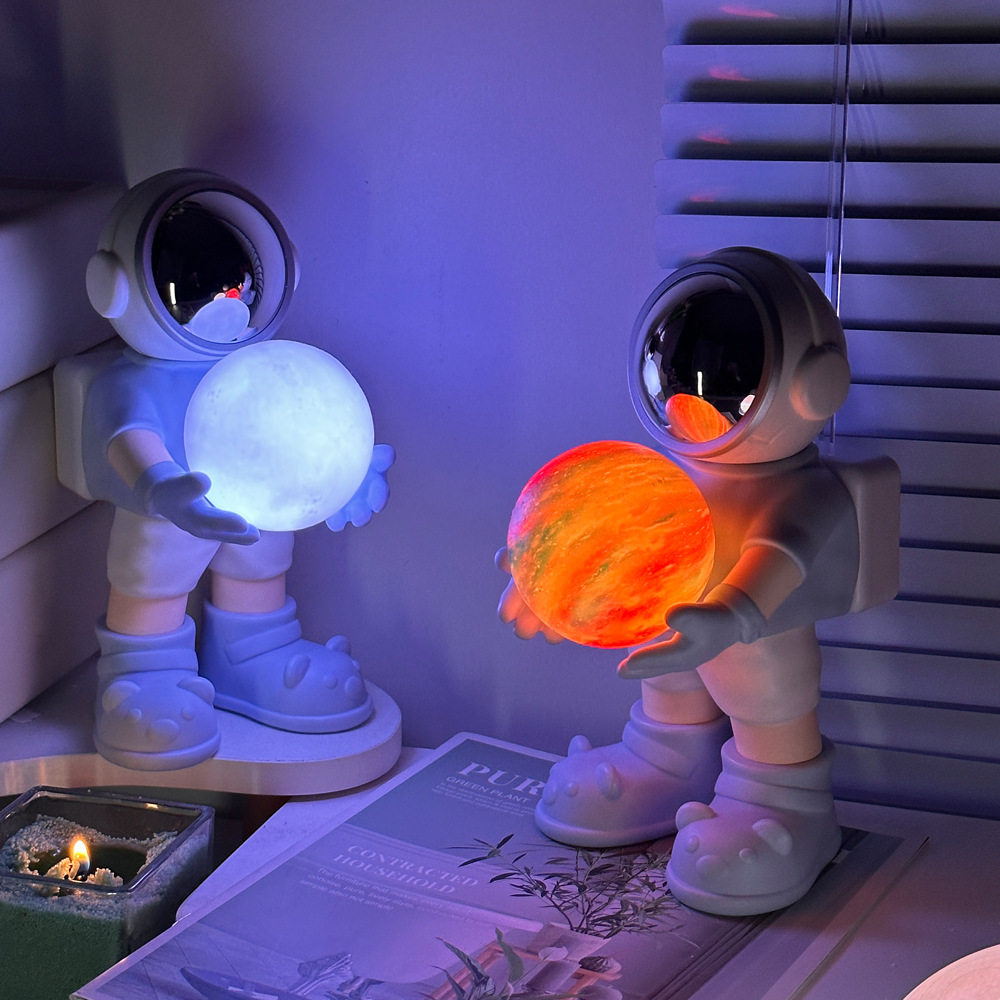 太空潮人短裤蓝牙音箱星球灯桌面创意礼品跨境爆款低音炮小音响