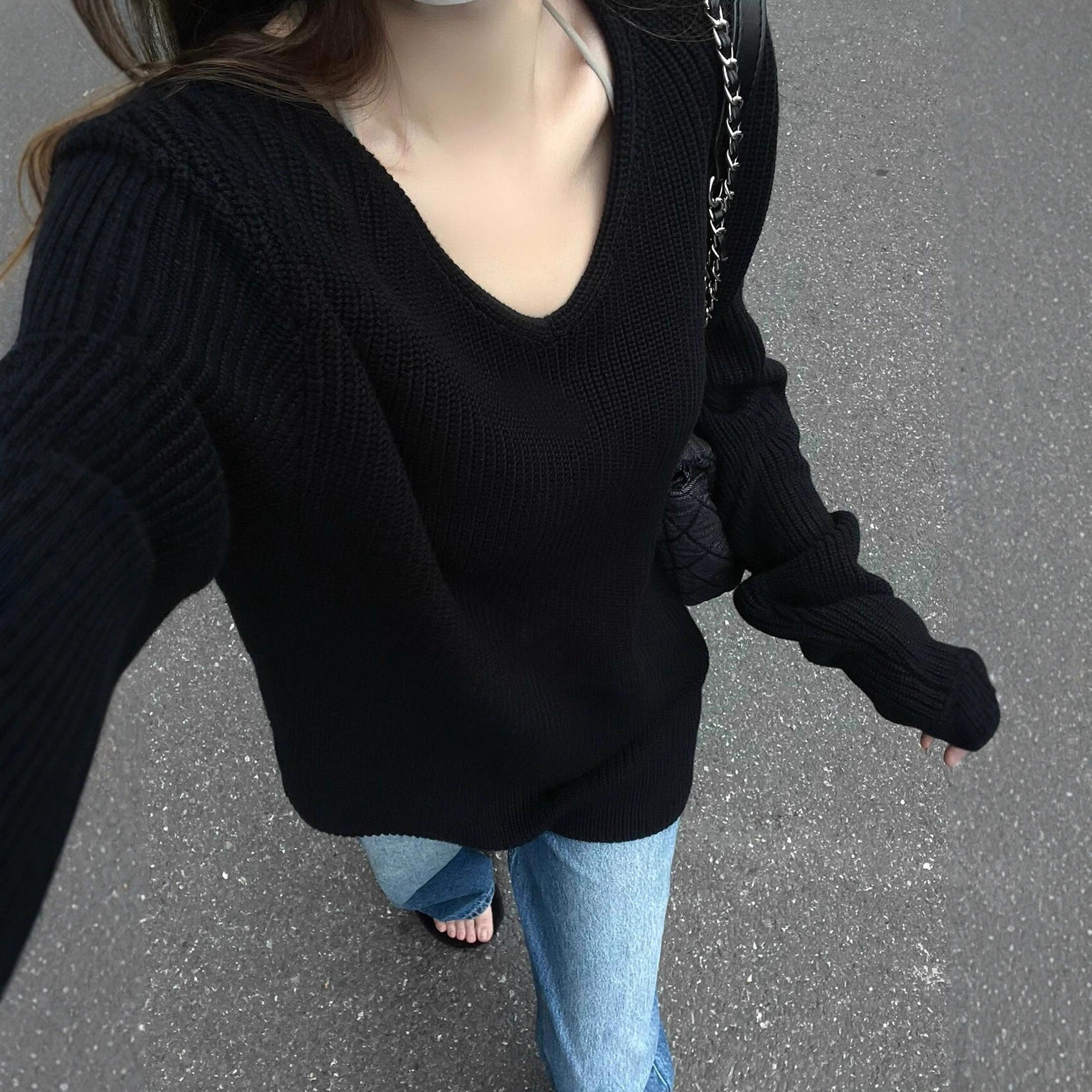 宽松V领黑色毛衣女慵懒风秋季新款高级感长袖女士针织衫外穿上衣