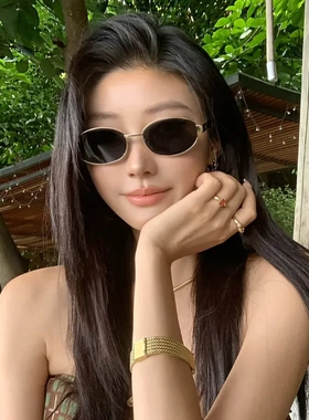 时尚墨镜女款高级感显脸小2026新款老钱风雪地海边复古茶色太阳镜