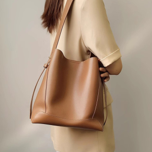 今年新款水桶包大容量单肩包百搭通勤斜挎包BL1243041CH