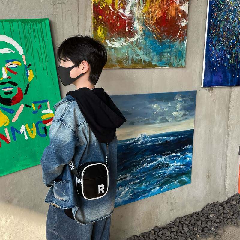 2023新款儿童单肩斜挎包男童时尚小包潮网红小男孩外出小挎包帅气