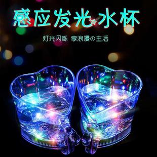 LED杯子发光水杯七彩创意魔术闪光杯遇水倒水感应就会亮的变色杯