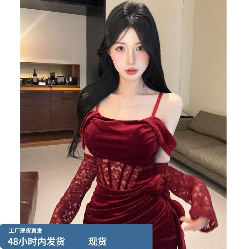 纯欲风一字肩露肩连衣裙女气质女神范修身收腰包臀裙早秋季短裙子