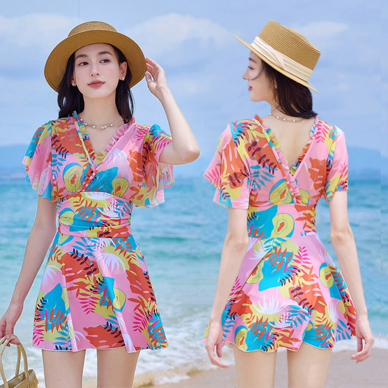 泳衣女2025新款大码胖mm微胖钢托遮肉温泉连体保守显瘦高级感海边