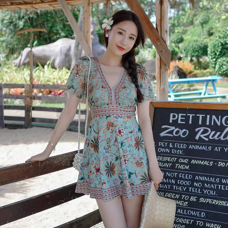 大码泳衣女2026新款连体巨显瘦遮肚温泉妈妈胖mm长款裙式宽松海边