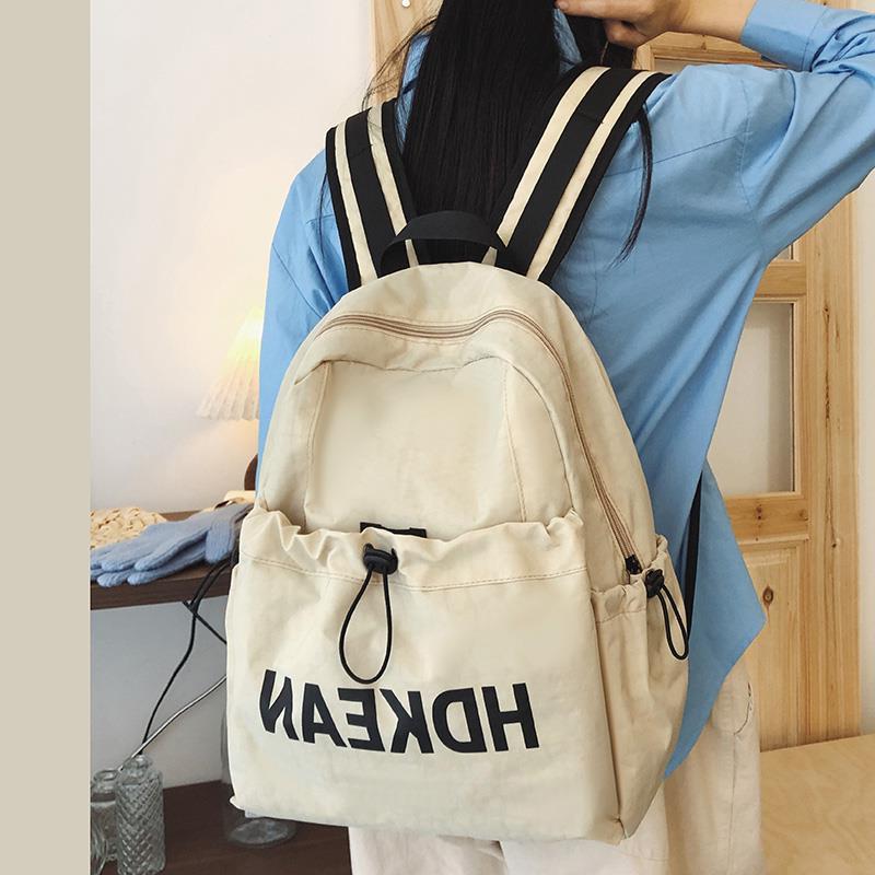 户外轻便双肩包简约休闲旅行百搭背包运动大容量女款韩系书包学生