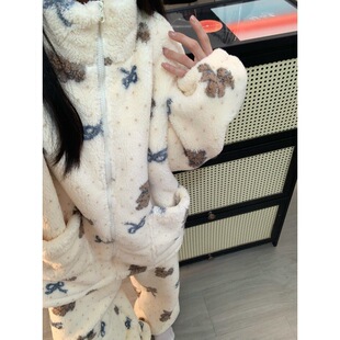卡通印花珊瑚绒开衫睡衣套装女冬季新款加绒加厚保暖家居服可外穿