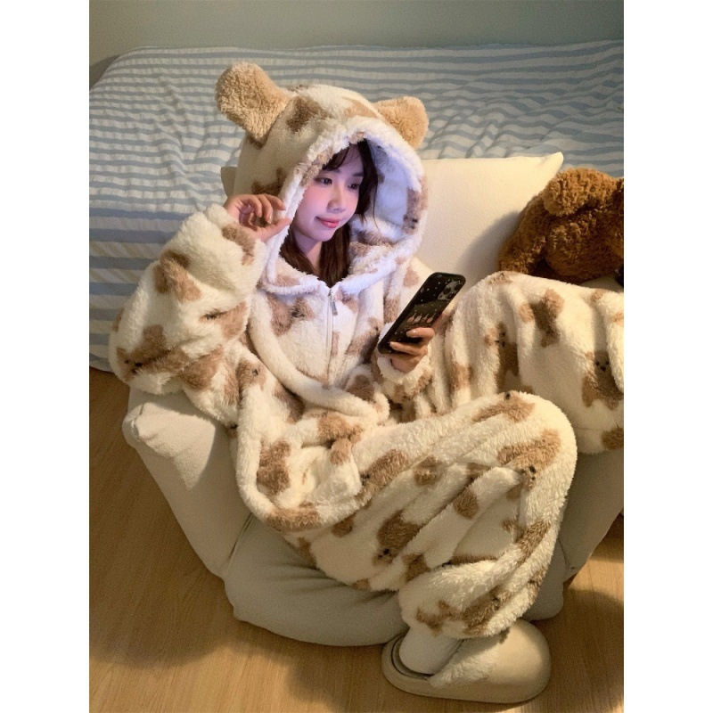 卡通小熊珊瑚绒连体睡衣女冬季新款大码加绒加厚保暖一体式家居服