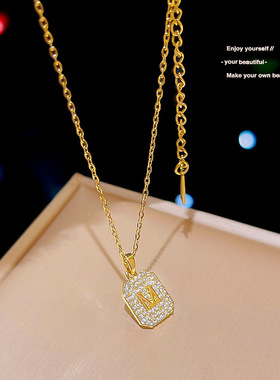 时尚M字母钛钢项链轻奢精致高级感锁骨链百搭满钻吊坠配饰品