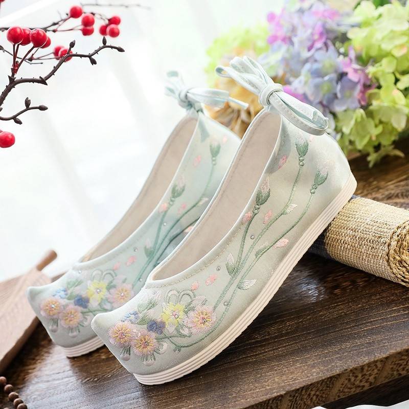 唐制绣花鞋女款古风明制汉服布鞋新款古装鞋子古代翘头履