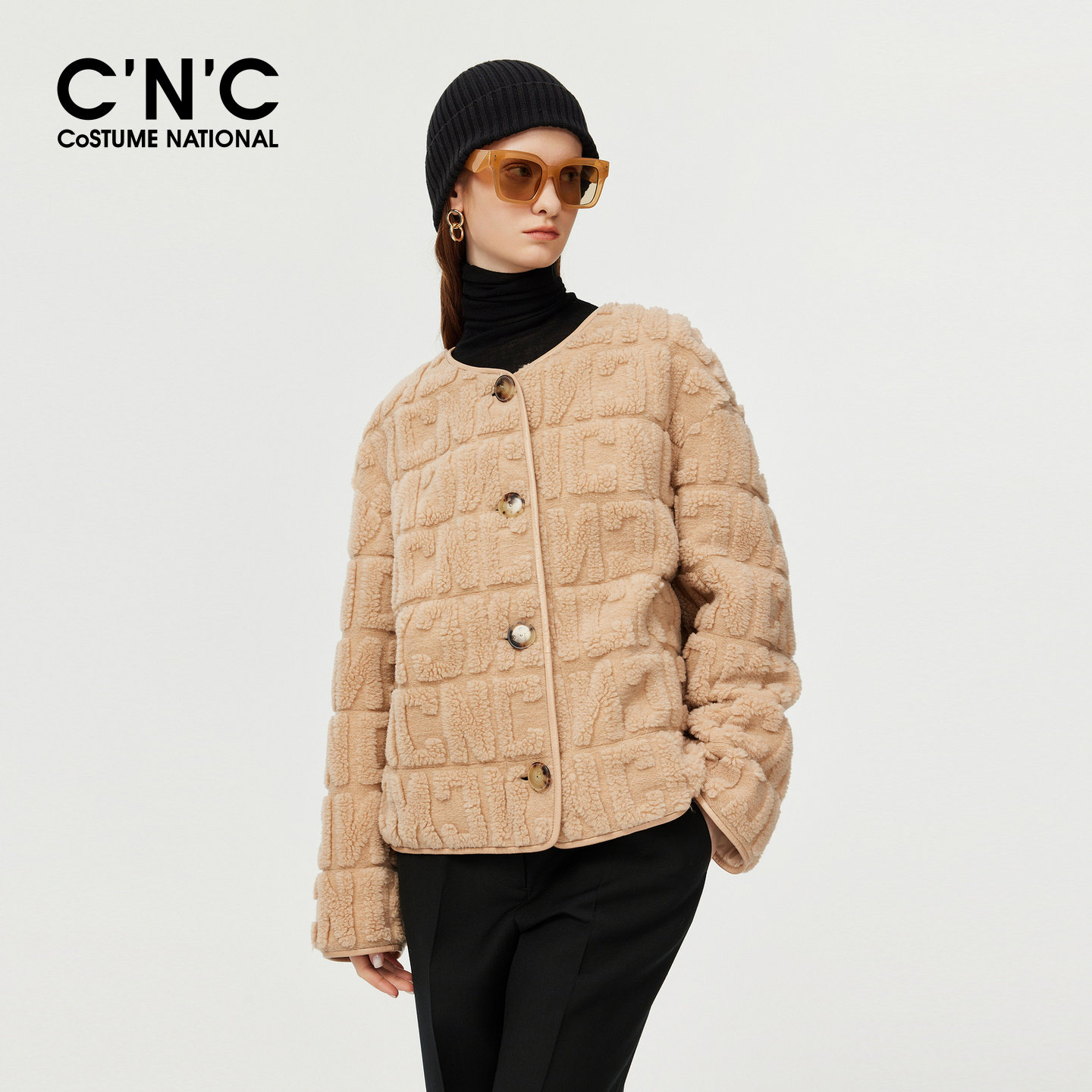 CNC女装字母植绒千金风短款毛绒外套女秋冬圆领单排扣保暖上衣