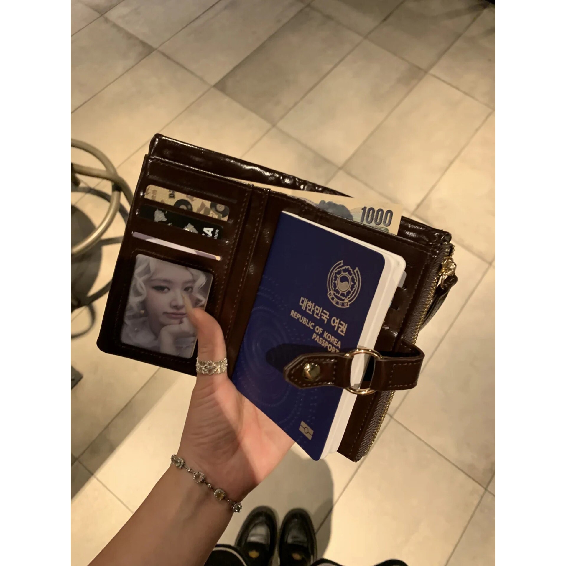 韩系复古油蜡皮鳄鱼纹护照夹钱包一体多卡位卡包多功能证件包新款