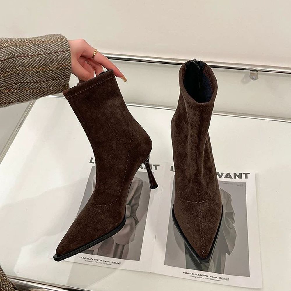 棕色尖头高跟短靴女2025年秋冬新款百搭法式细跟弹力靴绒面瘦瘦靴