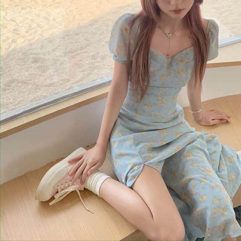 茶歇法式蓝色泡泡袖碎花连衣裙女夏季新款感初恋甜美开叉长裙女装