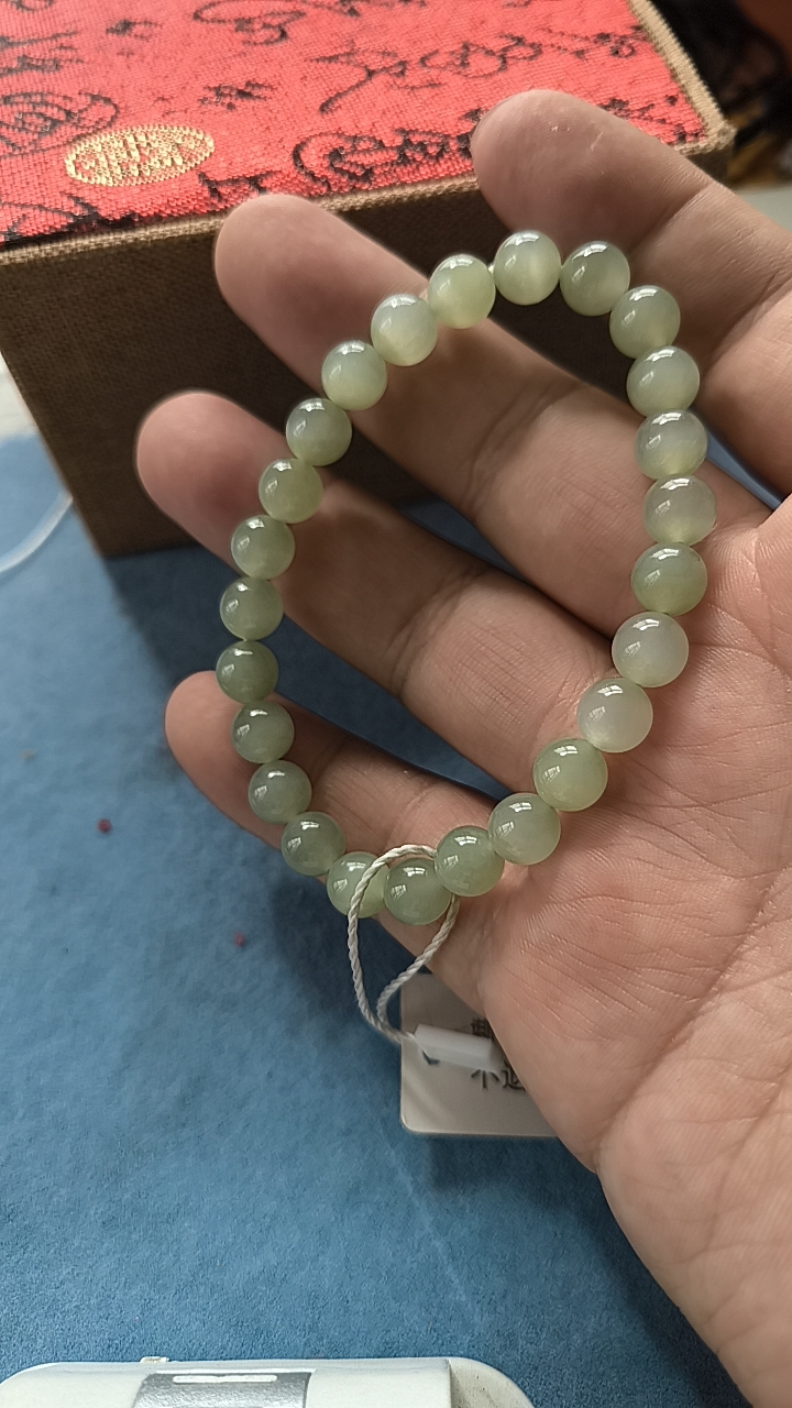 卡8毫米微猫晴水手串（625005）