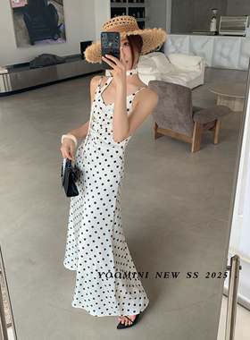 【YOOMINI】v领捏褶修身波点高雅度假风吊带长裙连衣裙(配飘带)