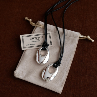 韩国ins银色金属椭圆吊坠项链女黑绳水滴小众设计蜡绳长款毛衣链