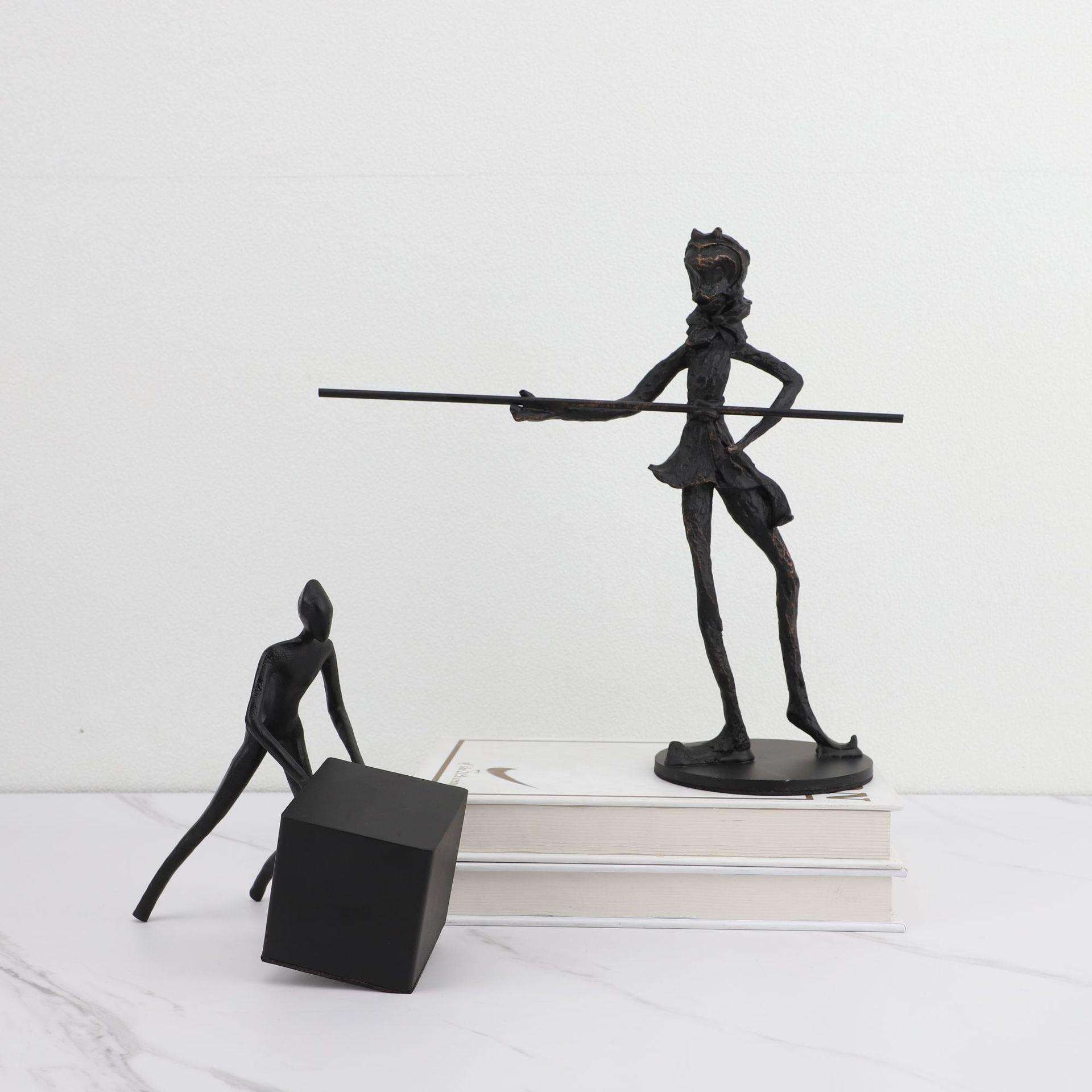 新中式黑色铸铁人样板房办公室卧室书房桌面玄关软装饰品人物摆件