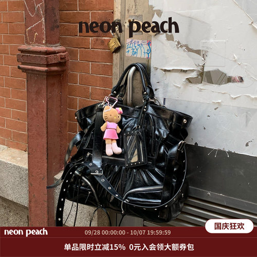 霓桃原创设计慵懒城市油蜡机车包