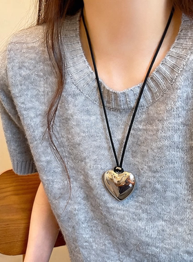 fever同款黑色皮革立体大爱心