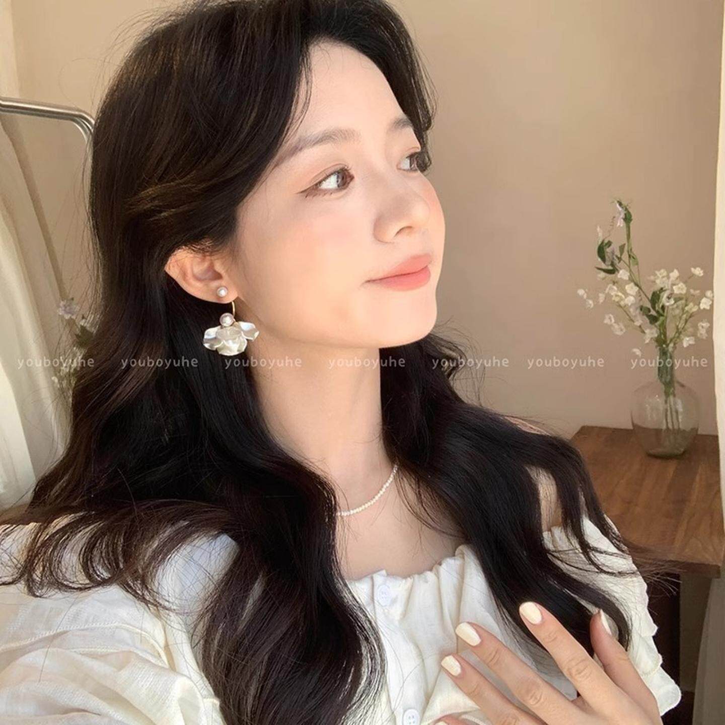超仙珍珠花瓣吊坠耳环女轻奢气质高级感精致耳钉度假风两戴式耳饰