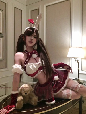 你脸好红shyness-夜半摇铃曲-新年穿搭红色系挂脖抹胸短裙套装