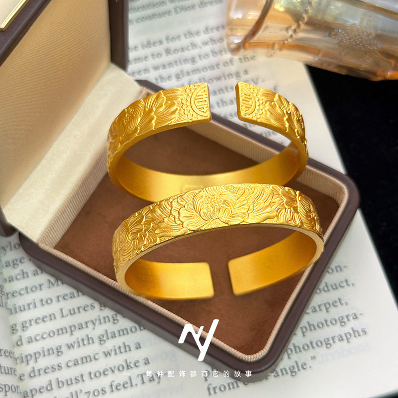 越南沙金999复古民族风錾刻12mm牡丹花双喜开口宽面仿真金色手镯