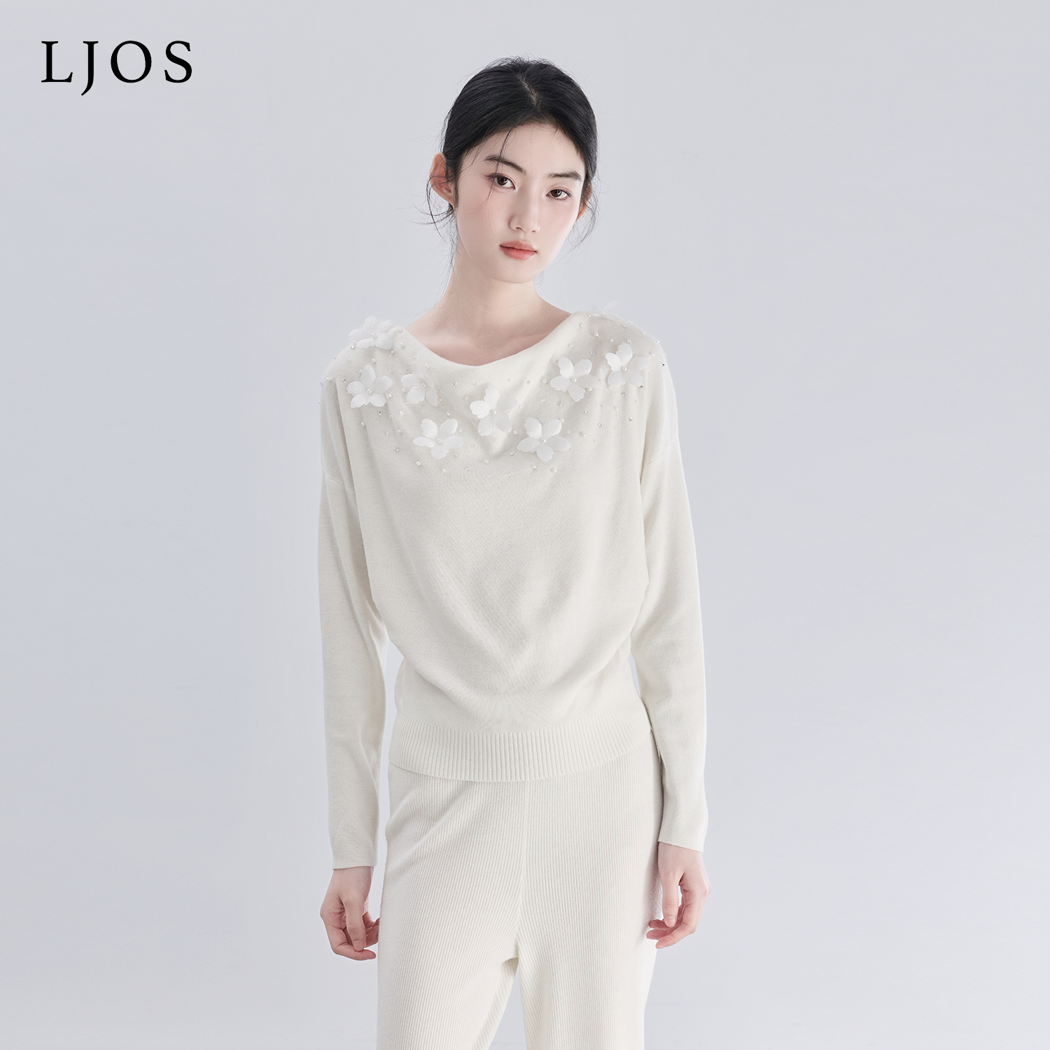 LJOS | 奶白色花朵装饰羊毛针织衫2025冬