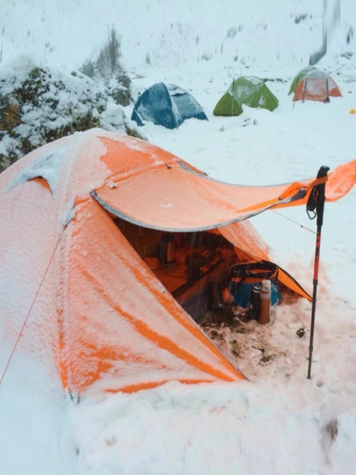 帐篷户外野营过夜3—4人双层加厚防暴雨冬季雪地雪裙露营登山徒步