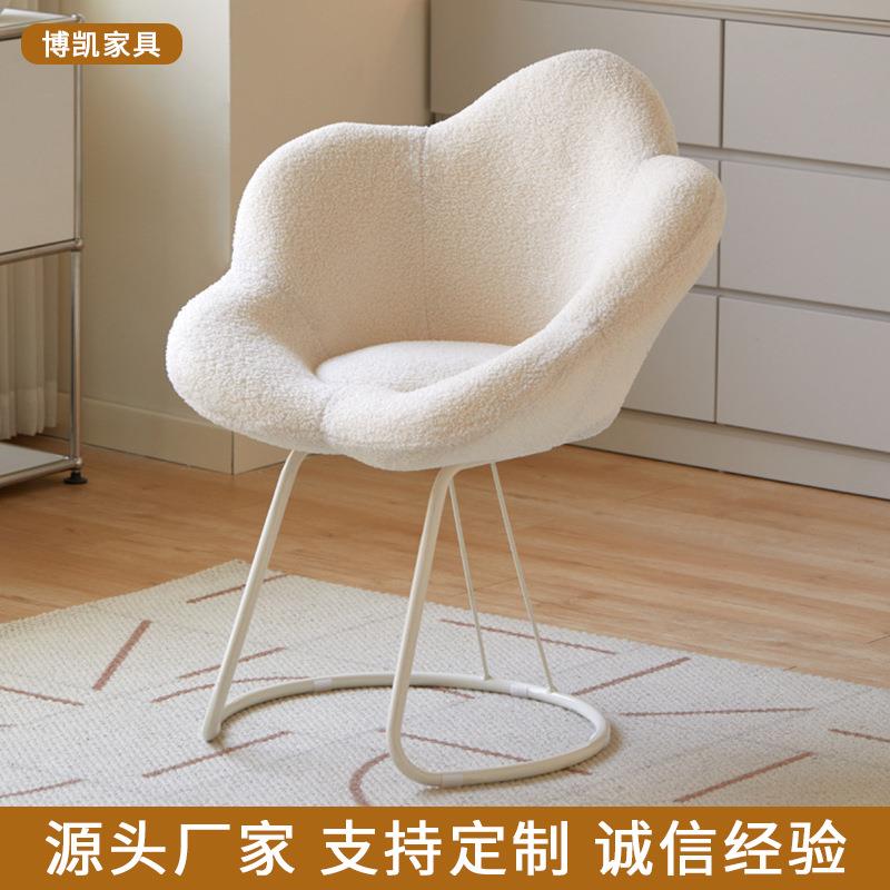 现代简约奶油风轻奢化妆椅女生卧室梳妆台凳子梅花靠背美甲椅子