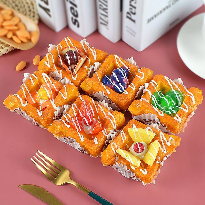 抖音同款仿真水果面包仿真草莓蓝莓松软法式蛋糕小面包食玩道具