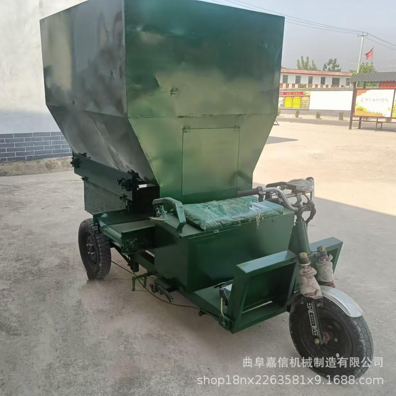 干湿两用饲草喂料机两侧出料养鸡场养猪牛场自动喂料车