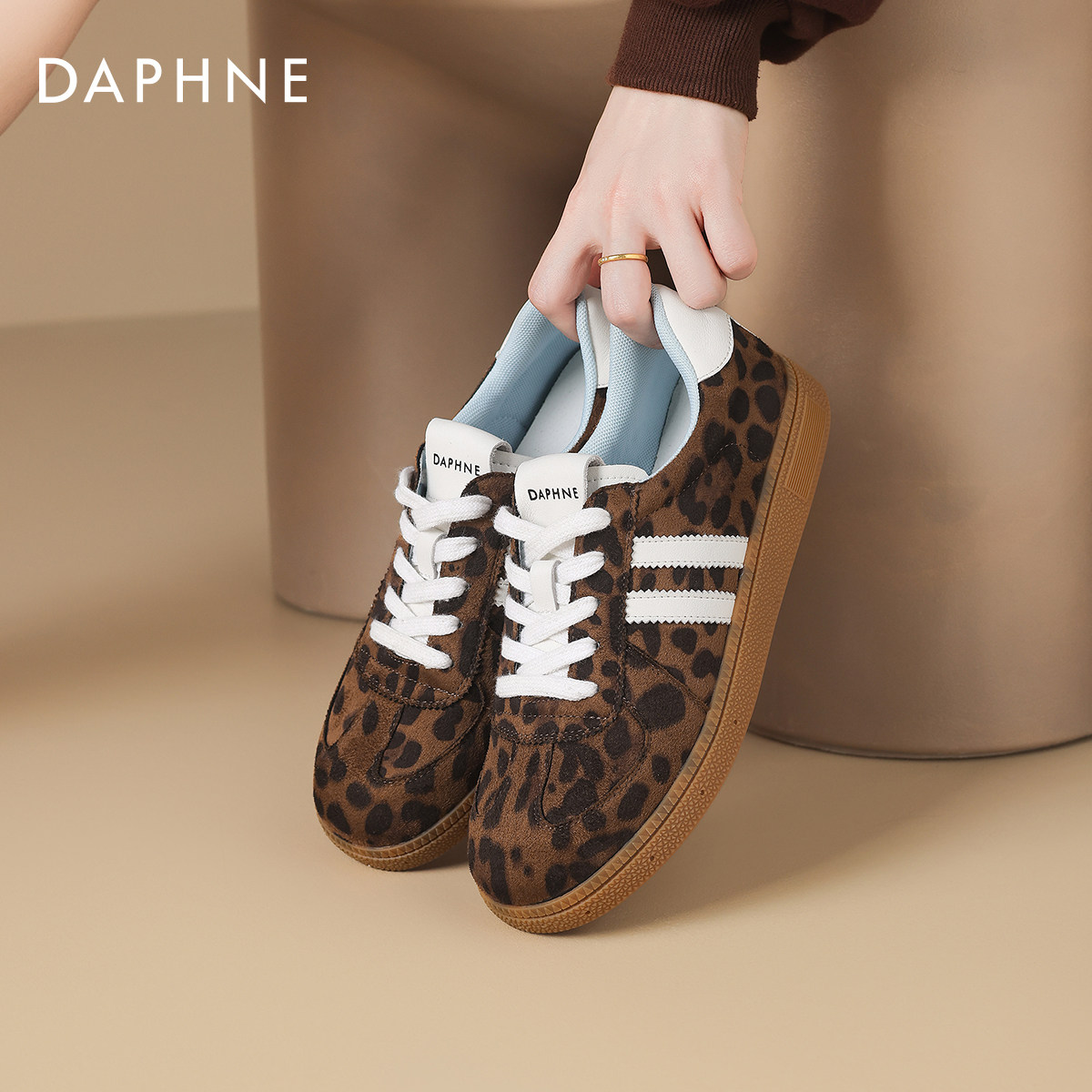 达芙妮豹纹德训鞋女2026新款春季巨好看板鞋休闲运动平底鞋女鞋子,女鞋,德训鞋,淘宝优惠券,粉丝福利购,淘宝优惠卷