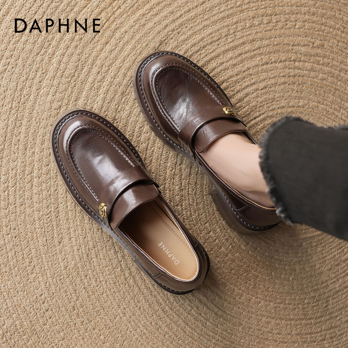 达芙妮棕色厚底乐福鞋女秋季