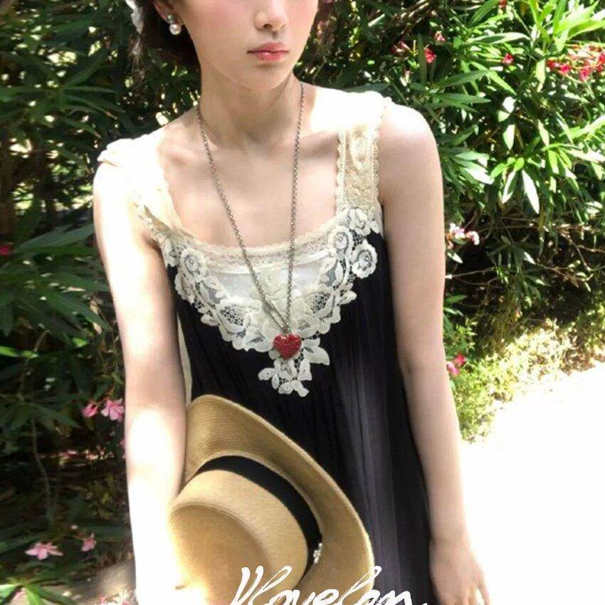 夏季新款 杨抄越同款黑色休闲度假风蕾丝拼接系带长版吊带洋装