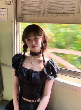 温柔JHJ甜美黑色套女方领泡泡袖衫衬蓬装蓬身长裙设计半感气质两