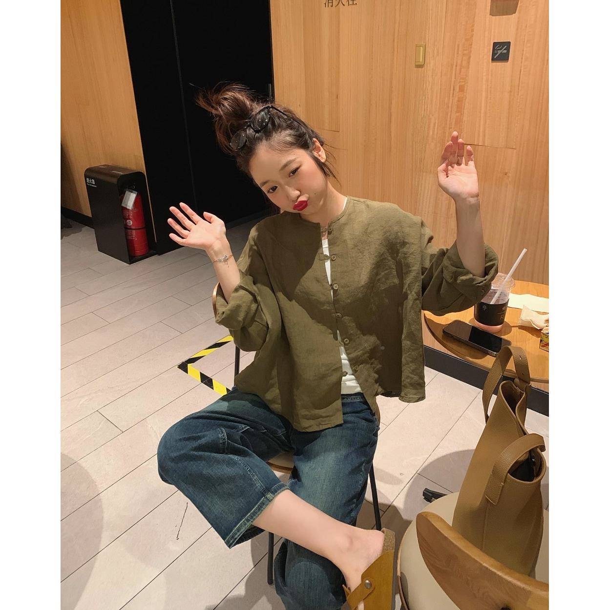 徐蹦蹦 显白橄松榄绿 新女中式风外秋季YLC薄款亚麻套宽百搭衬衫