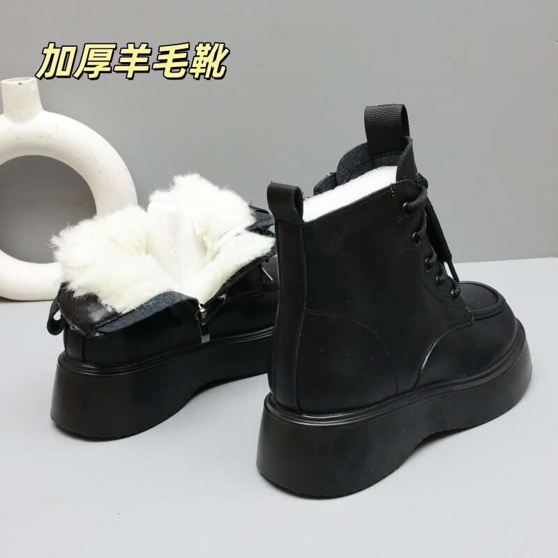 冬季女加绒加厚防水防滑马丁靴