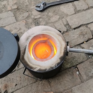 石墨粘土碳化硅坩埚补铁锅熔铜铝金银出水率测试耐1500度翻砂铸造