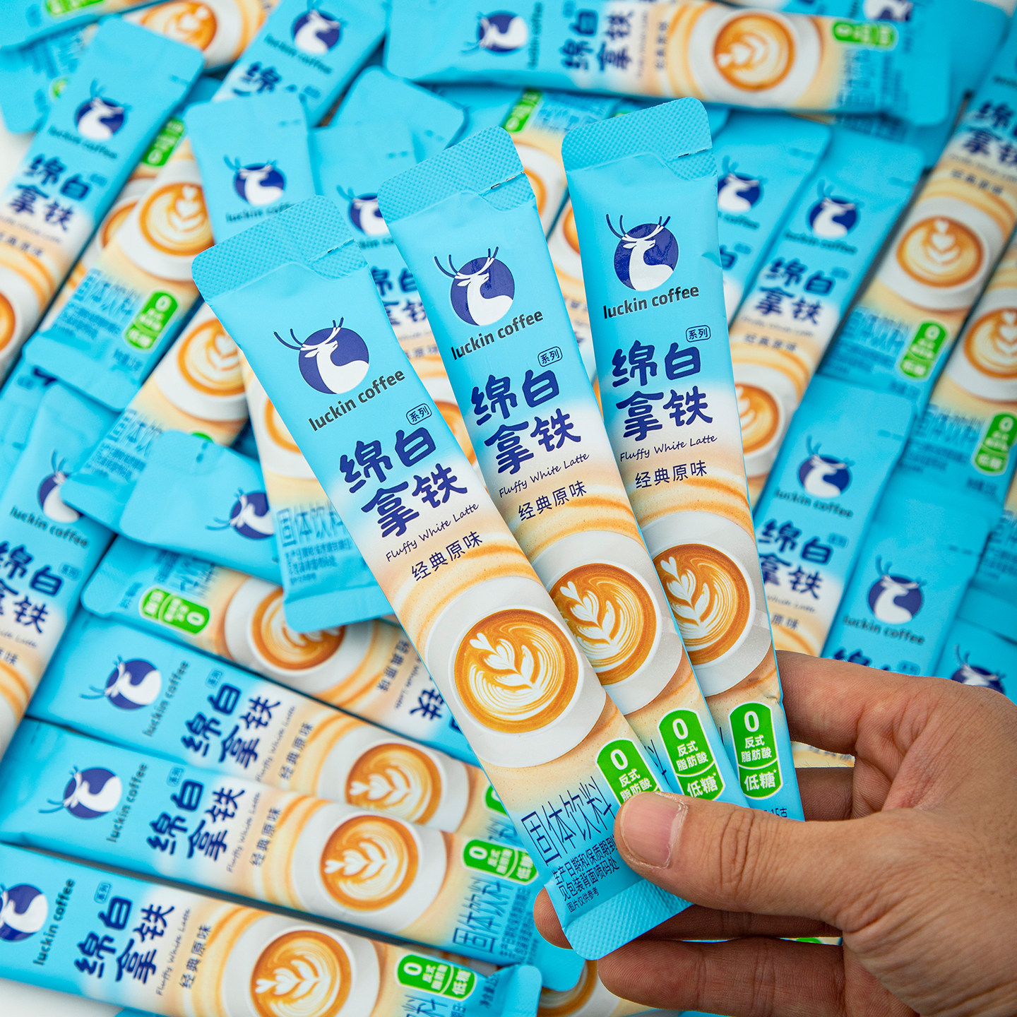 瑞幸咖啡绵白拿铁速溶咖啡生椰拿铁醇乳浓香拿铁经典原味咖啡便携